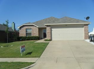 1015 McKavett Dr, Burleson, TX 76028