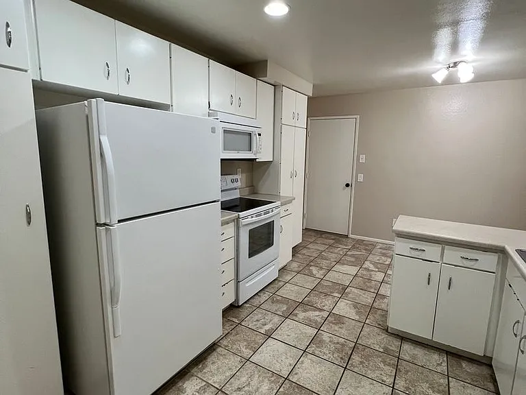 24142 Village 24 — Photo 7