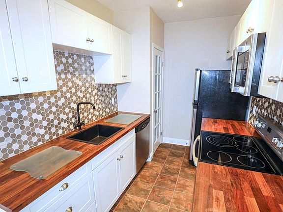 5th image of 415 Stradbrook Ave #24
