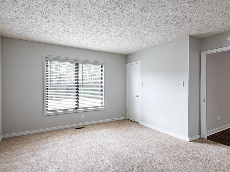Lakehurst Apartments — Photo 11