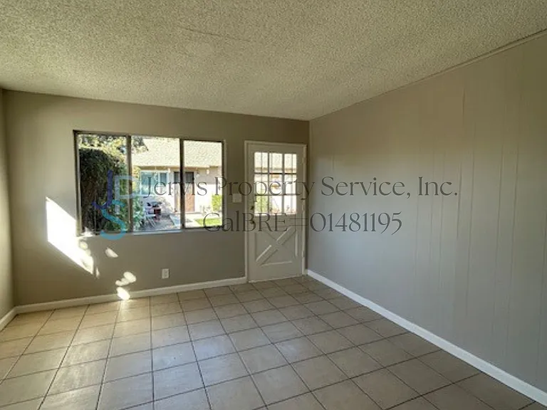 5527 Gardendale St #A — Photo 6