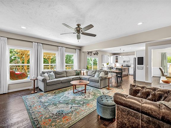 3rd image of 3325 Azalea Ridge Dr