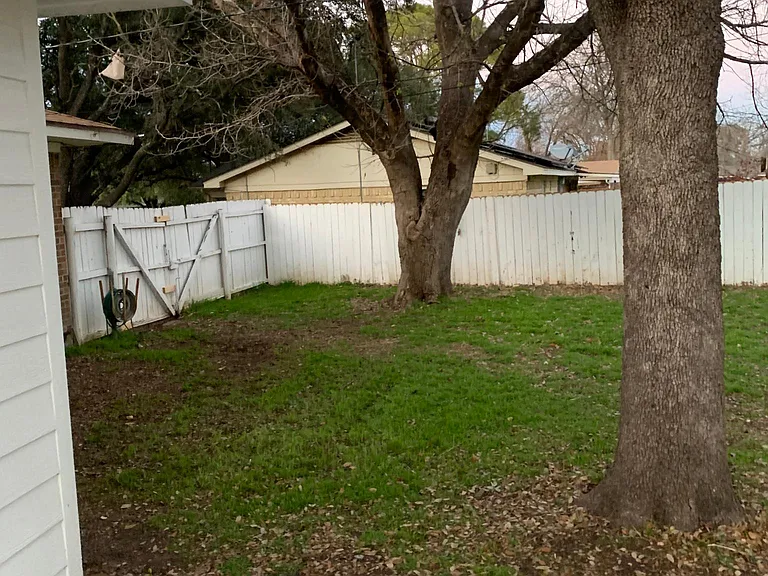 1221 Wedgewood Dr — Photo 10