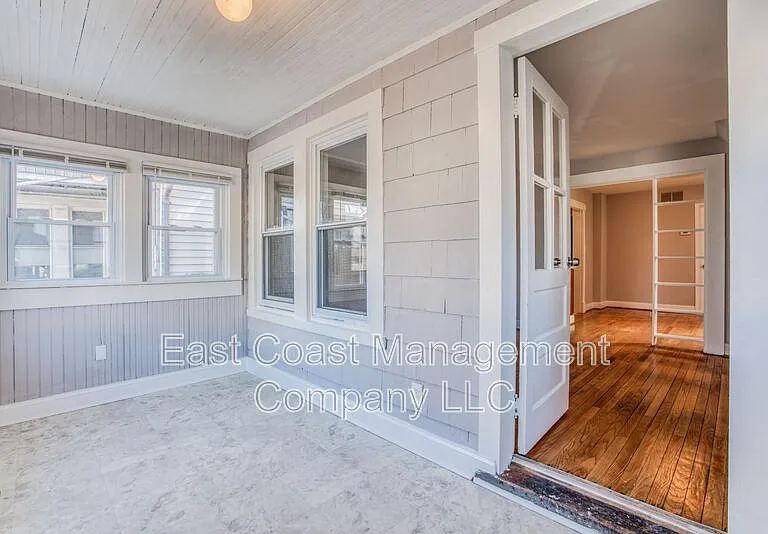214 Center St — Photo 11