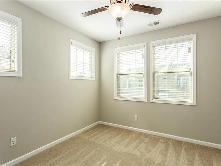 335 Beacons Pl — Photo 26