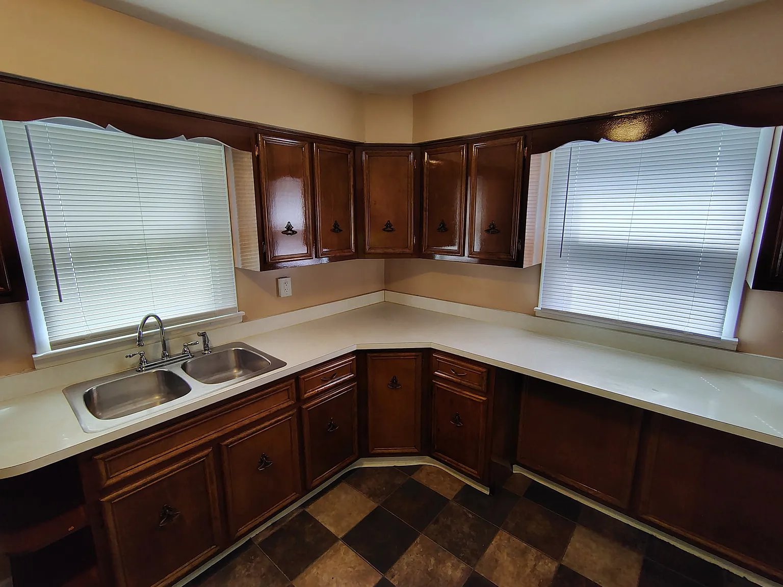 3 bed, 840 sqft, $1,100 — Photo 3