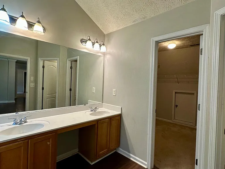 8012 Abington Dr — Photo 16