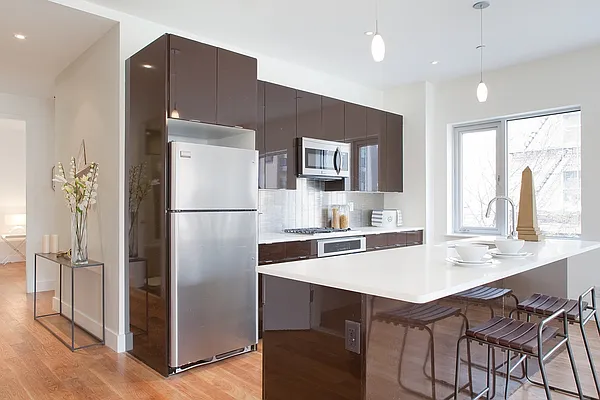 Sold by aptsandlofts.com | media 21