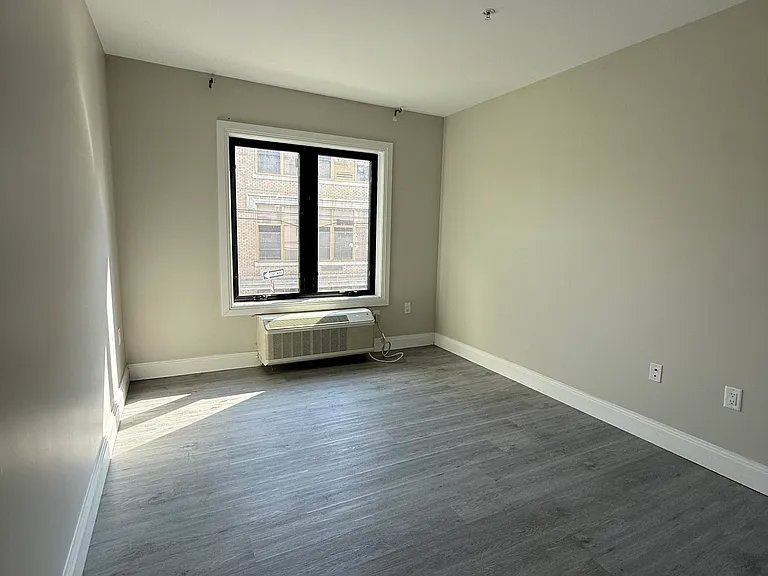 1600 54th St #205 — Photo 16