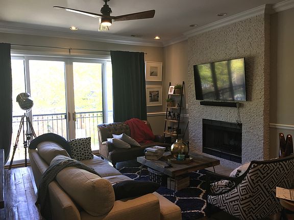 2nd image of 6018 N Rockwell St APT 3