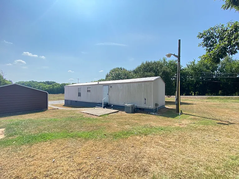 7447 Carthage Hwy — Photo 3