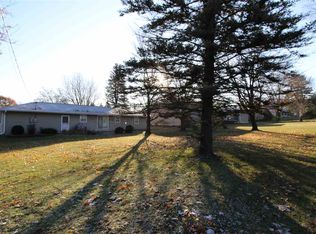 12 Hillside Dr E, Oelwein, IA 50662