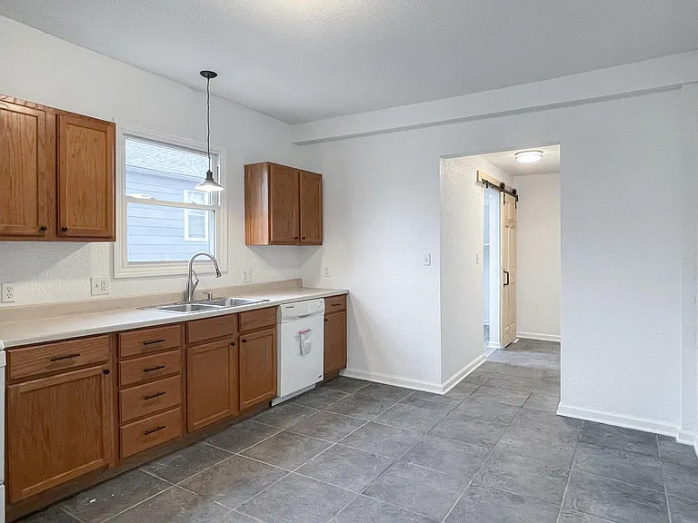 220 Brooklyn Ave — Photo 13