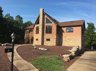 6 Pebble Beach Dr, Hazleton, PA 18202