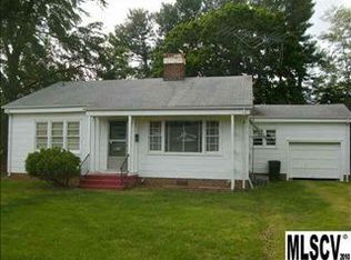 1823 1st St NE, Hickory, NC 28601