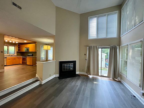 3rd image of 4318 Pin Oak Dr