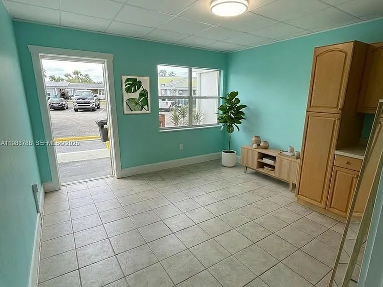 1010 Seaway Dr #F — Photo 2