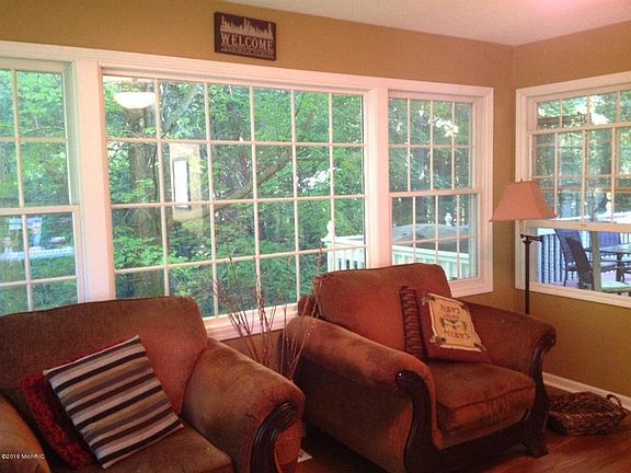 4th image of 5400 Royale Ct NE