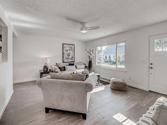 2nd image of 1545 Sagrimore Cir
