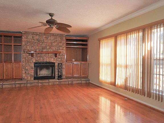 2nd image of 463 NW Sugarcane Pl