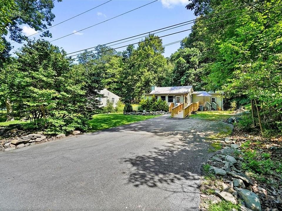 1st image of 15 Woodland Circle N