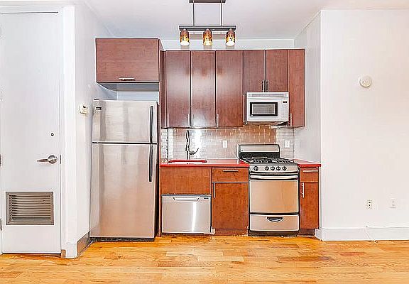 2nd image of 103 Quincy St #3B