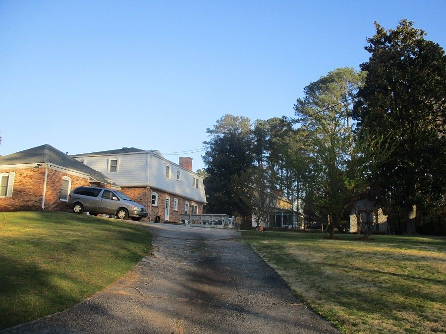 2nd image of 4311 Chamblee Dunwoody Rd