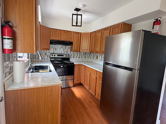 5th image of 84 Seabreeze Rd #1
