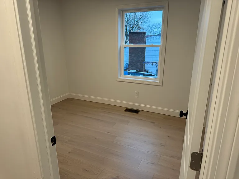 30 Ridgeway Ave — Photo 7