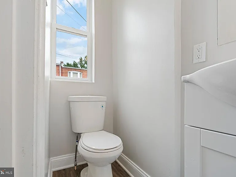 202 Adams St NE — Photo 9