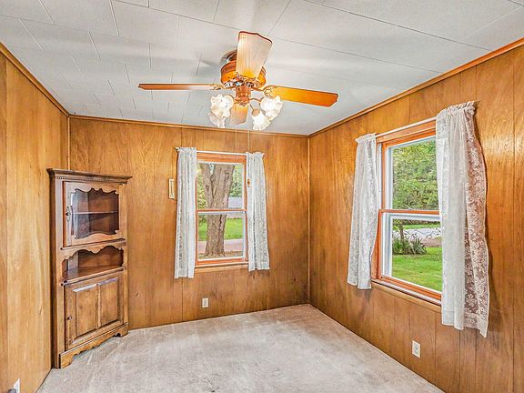 3rd image of 595 Royal Dr