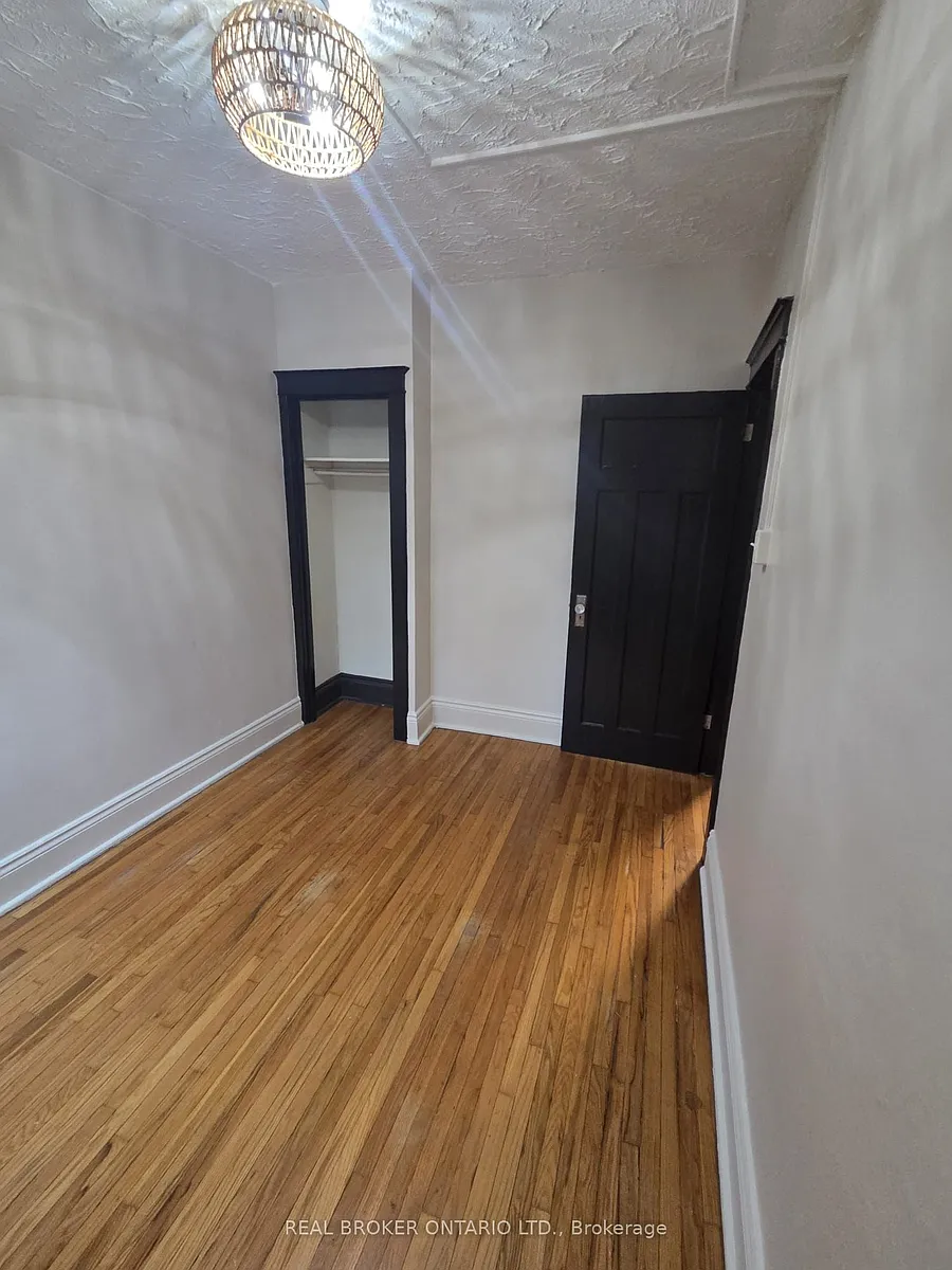 Building Photo - 4 Hyde Park Ave #10