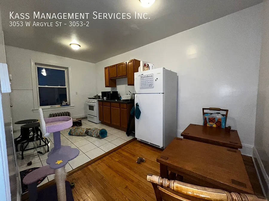 Albany Park Studio- Separate Kitchen- Pet Friendly — Photo 2