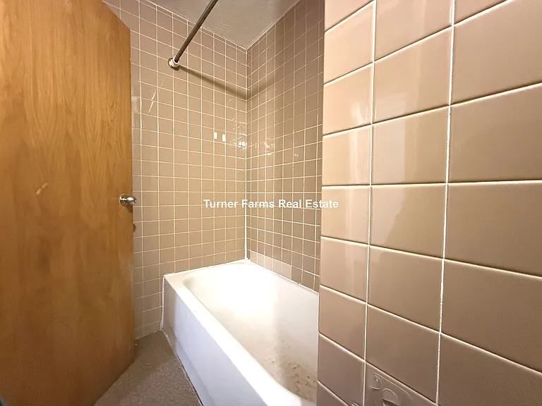 1110B Commonwealth Ave #709 — Photo 6