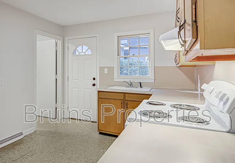 805 Trenton St #A — Photo 9