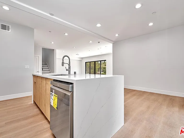 102 Marion Blvd — Photo 12