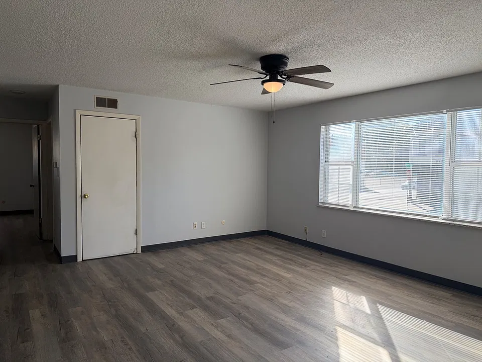201 W Allen St #211