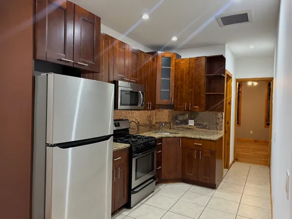 2016 Bleecker St #2R, Ridgewood, NY 11385