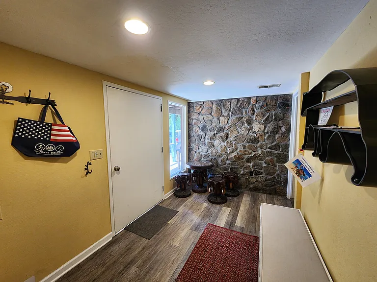 15889 S Shore Dr #B — Photo 5