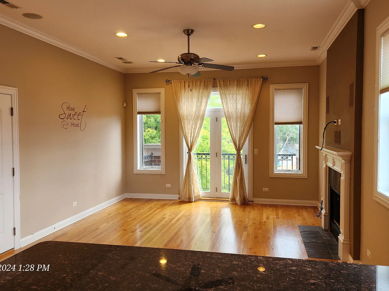 2 bed, 1300 sqft, $2,550 — Photo 4