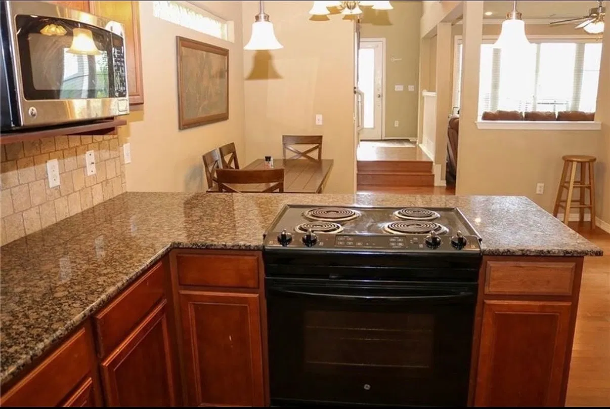 3 bed, 1847 sqft, $736 — Photo 4