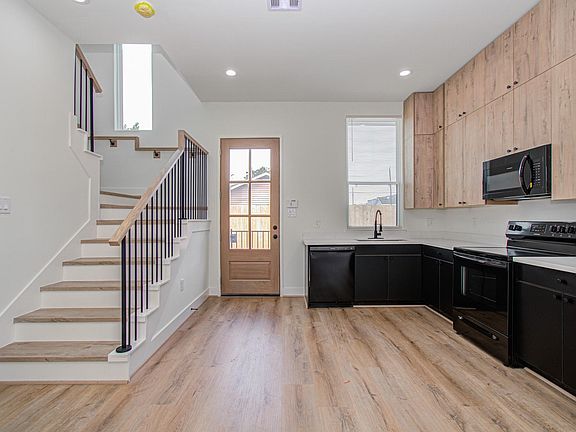 3rd image of 1308 Tarley St #A