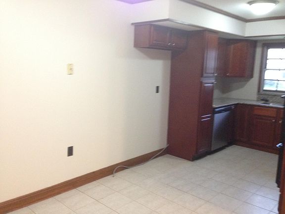 3rd image of 4728 Park Dr S