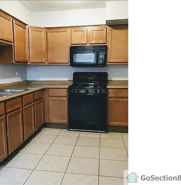 2nd image of 7840 S Yates Blvd #3W