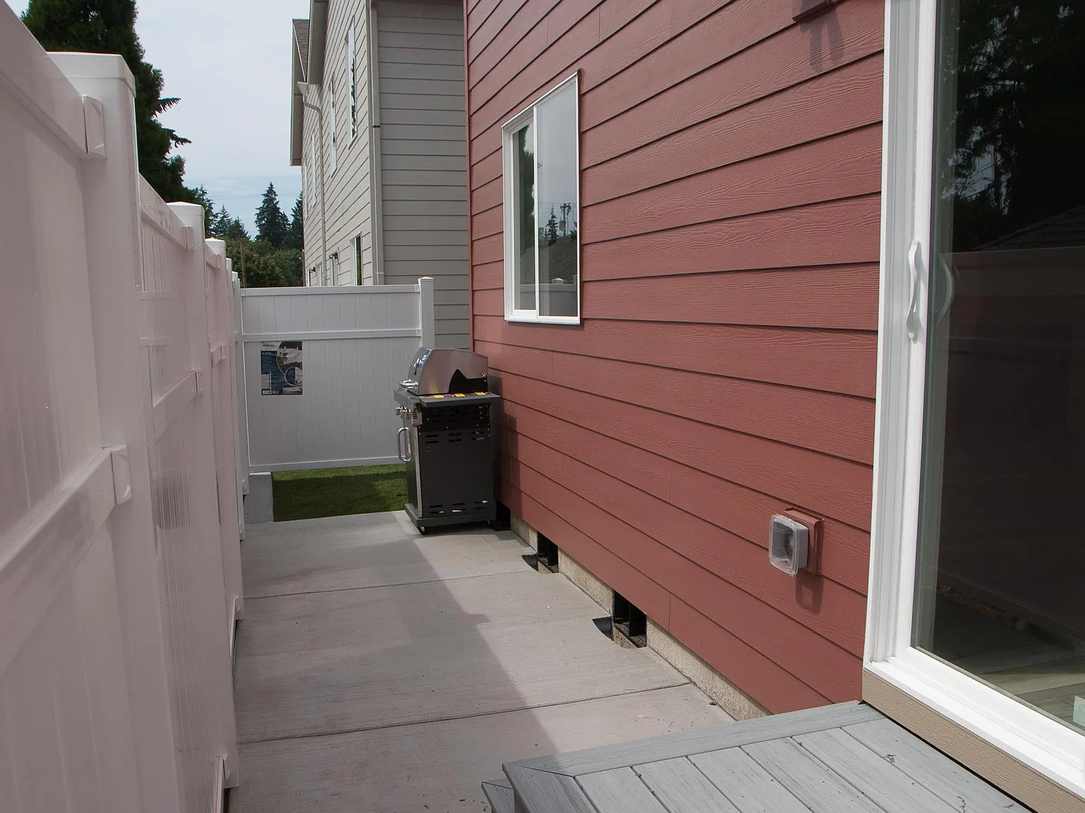 3 bed, 2.5 bath, 1658 sqft, $2,300 — Photo 3