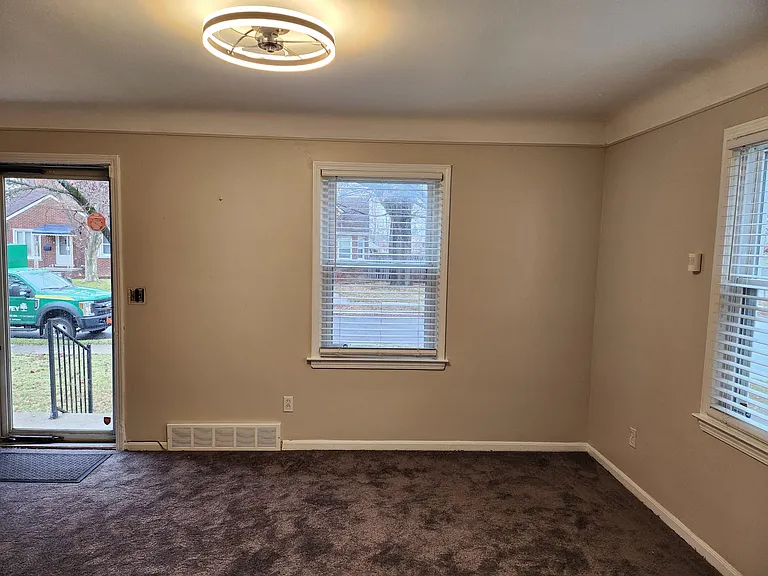 770 E Chesterfield St — Photo 12