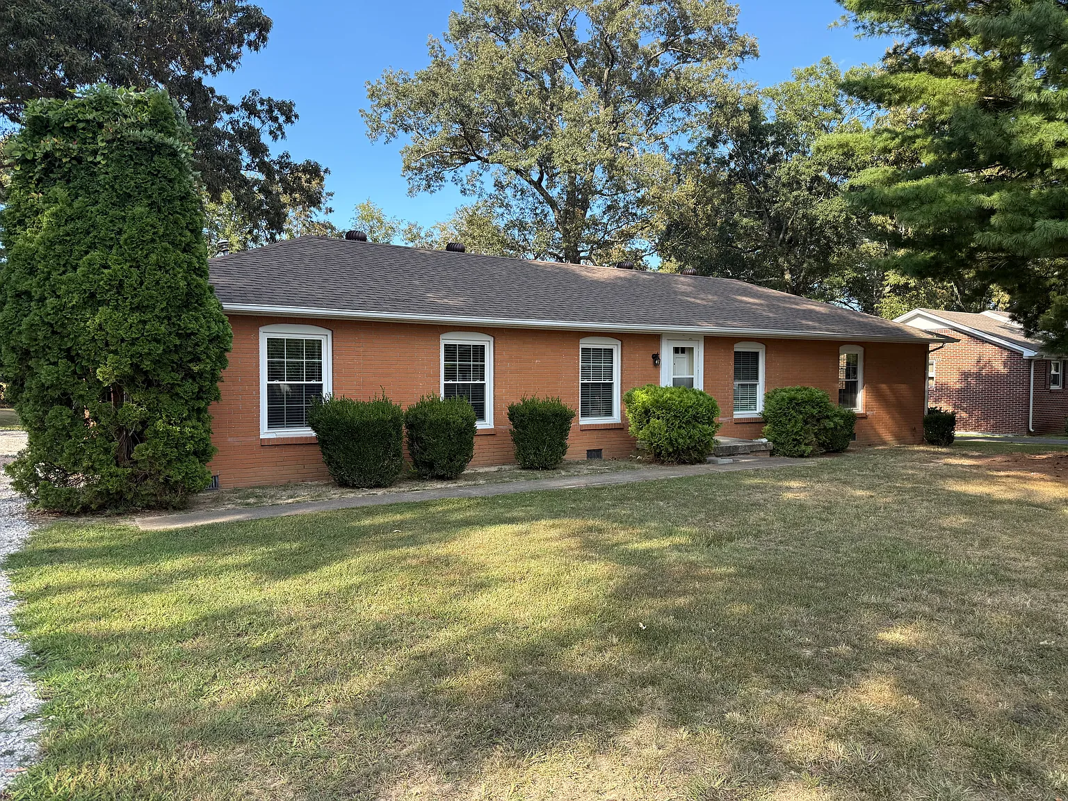 4 bed, 2.5 bath, 1500 sqft, $1,800 — Photo 2