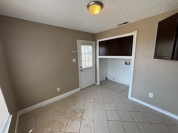 1318 E Pine Ave — Photo 4