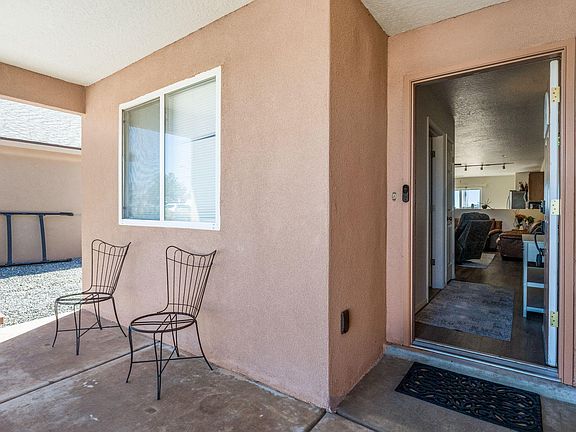 5th image of 524 10th Ave NE