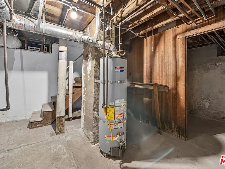 2215 W 21st St — Photo 54